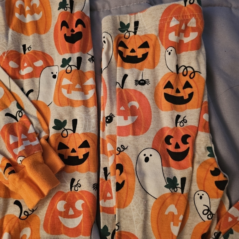 Place Orange Pumpkin and Ghost Kids Footie Pajamas Unisex - Picture 2 of 7